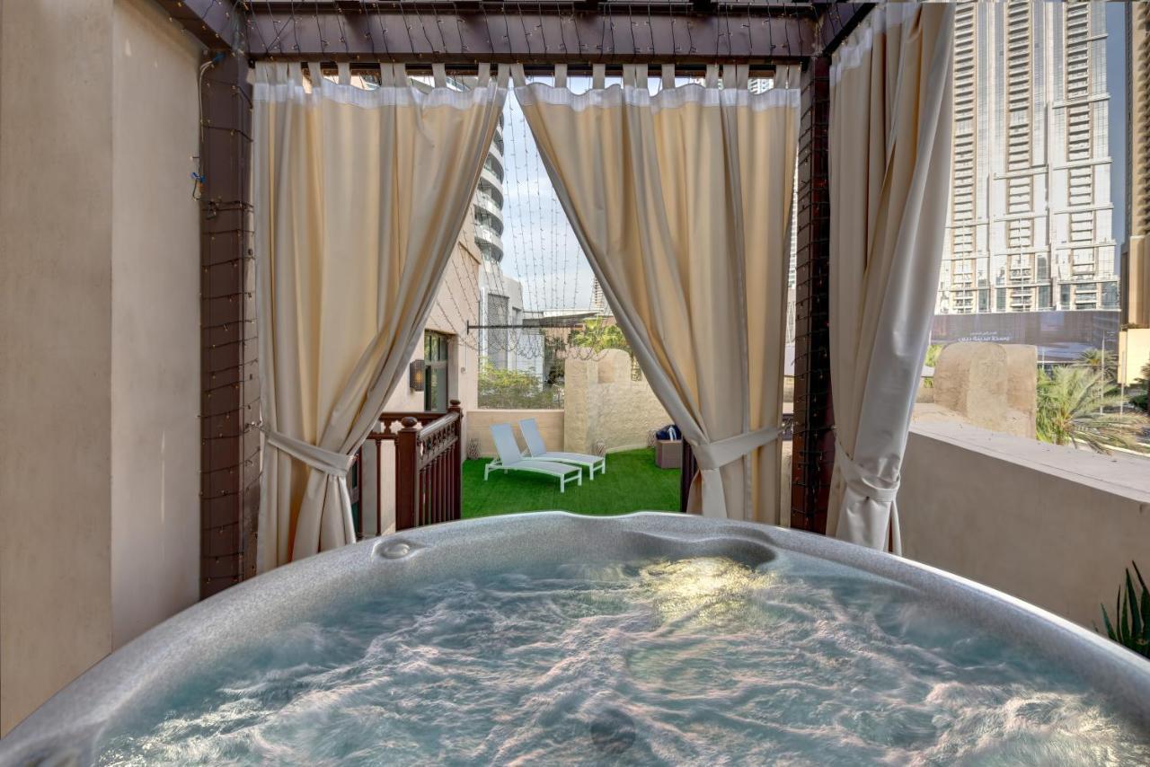 Durrani Homes - Unique Garden Apt At Souk Al Bahar Besides Dubai Mall & Burjkhalifa With Private Jaccuzi ภายนอก รูปภาพ